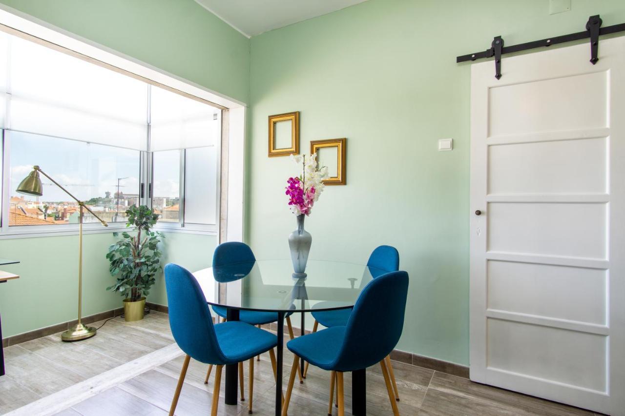 Gaze Out At The City In A Retro-Chic Getaway Lissabon Buitenkant foto