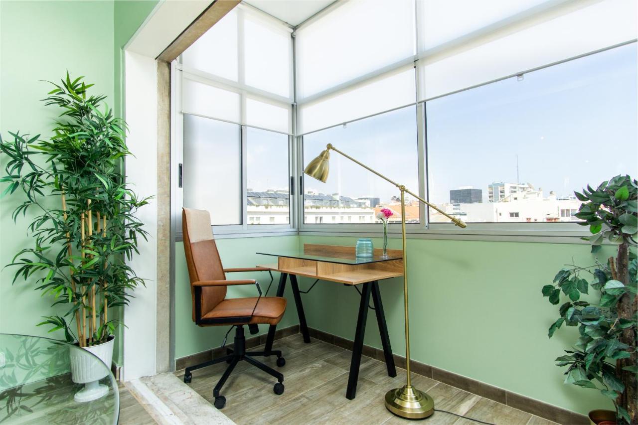 Gaze Out At The City In A Retro-Chic Getaway Lissabon Buitenkant foto