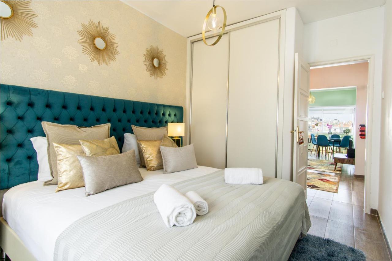 Gaze Out At The City In A Retro-Chic Getaway Lissabon Buitenkant foto