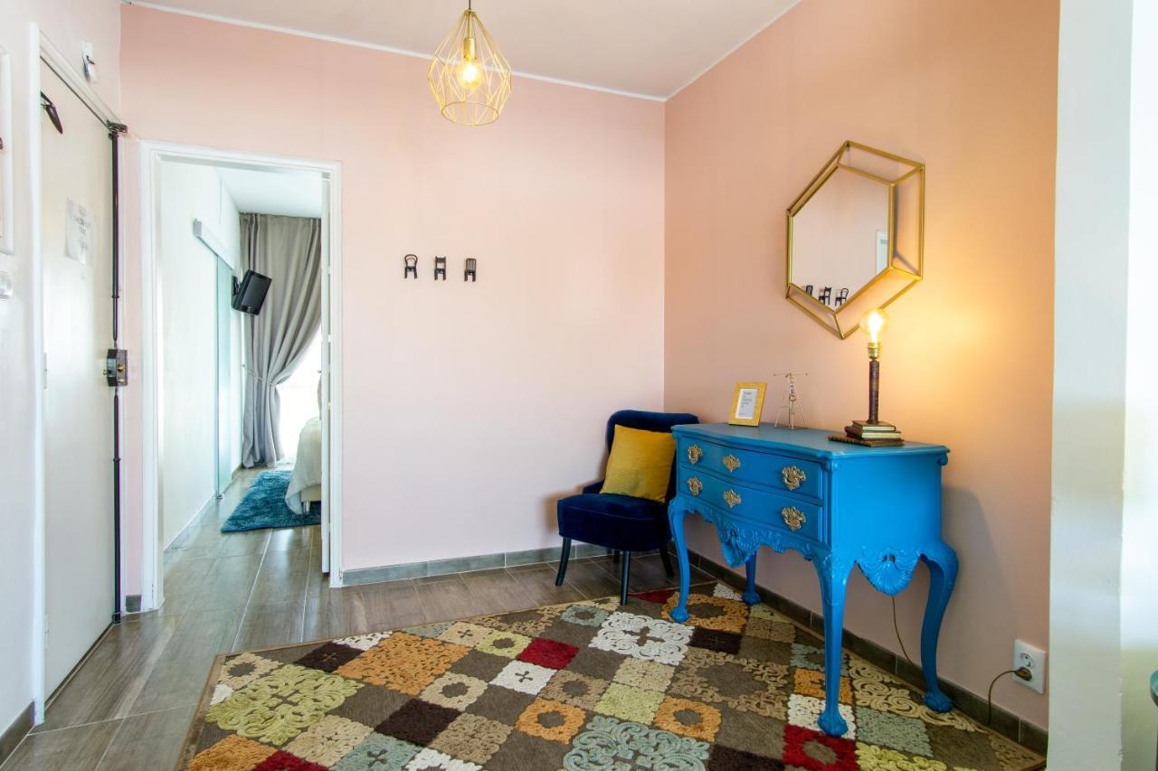 Gaze Out At The City In A Retro-Chic Getaway Lissabon Buitenkant foto