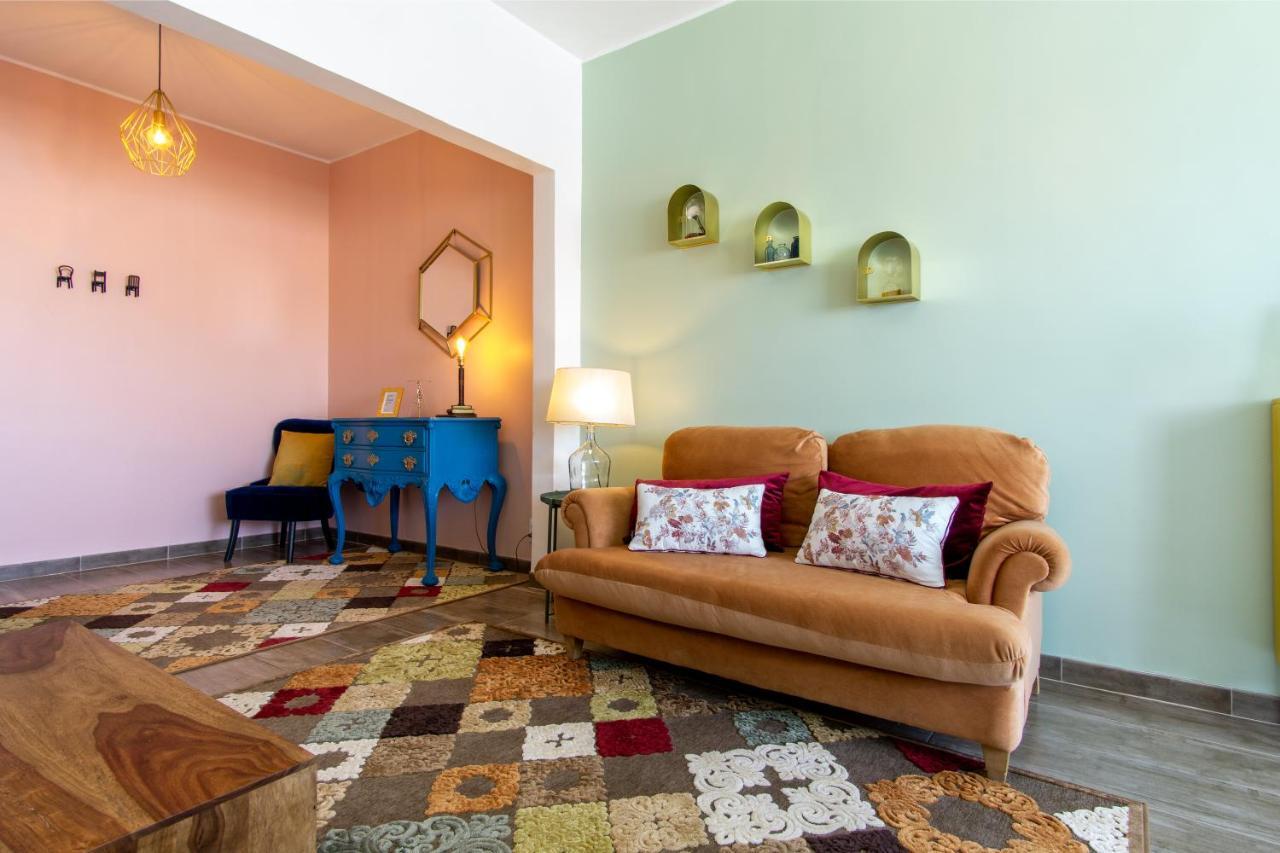 Gaze Out At The City In A Retro-Chic Getaway Lissabon Buitenkant foto