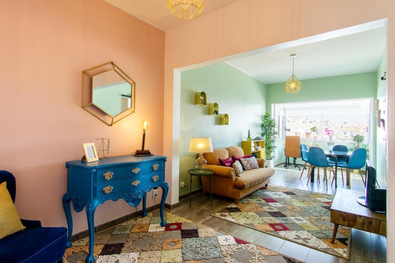Gaze Out At The City In A Retro-Chic Getaway Lissabon Buitenkant foto